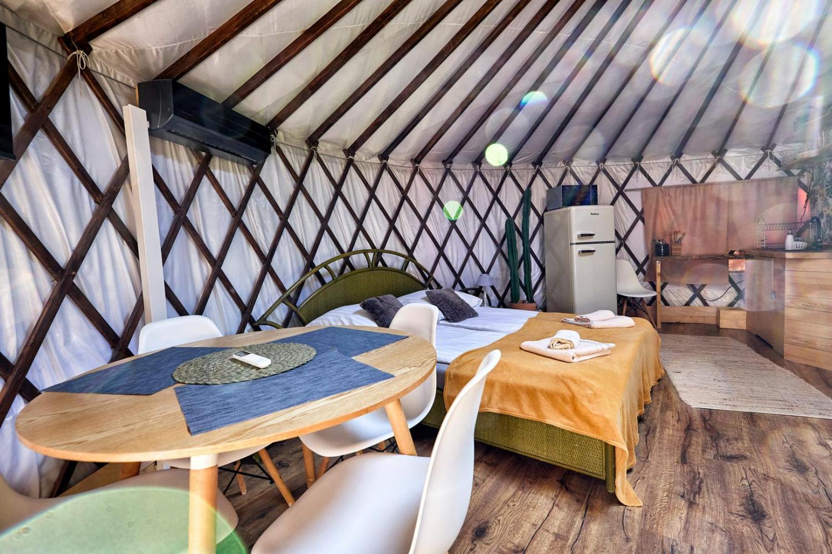 Aloha Glamp - Okragle Domki Przy Rzece - Balia I Sauna - Energylandia Zagornik Exterior foto
